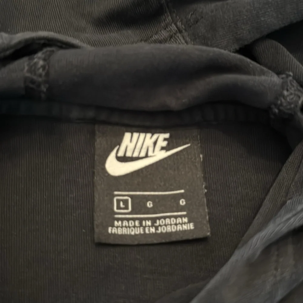 Nike Black Shirt Hoodie size Large Youth